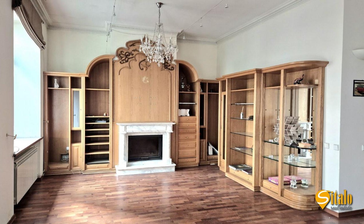 Продажа 4-комнатной квартиры 183 м², Предславинская ул., 30