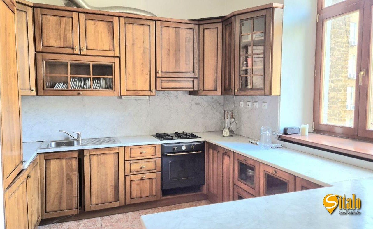 Продажа 4-комнатной квартиры 183 м², Предславинская ул., 30