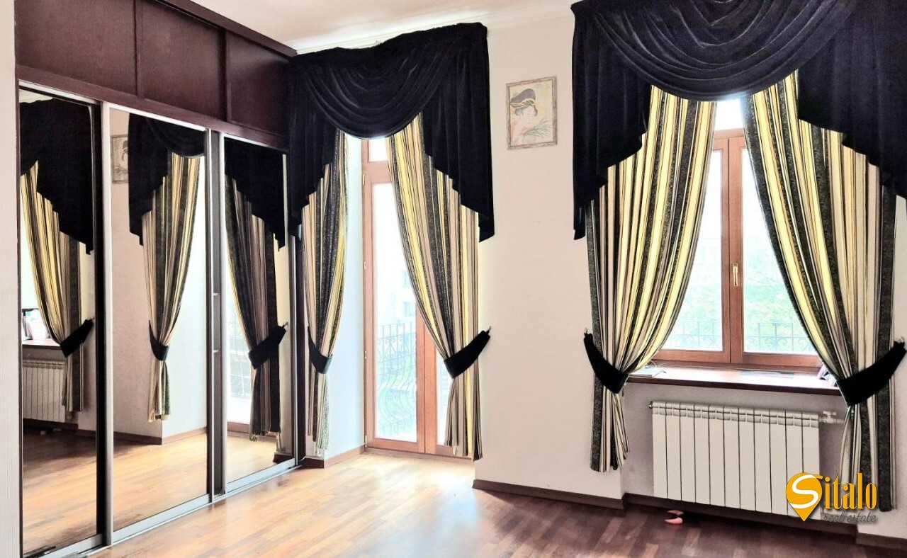 Продажа 4-комнатной квартиры 183 м², Предславинская ул., 30