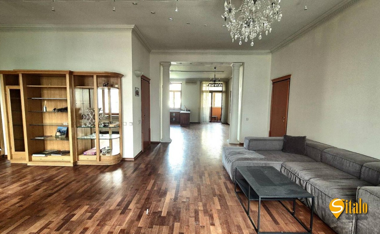 Продажа 4-комнатной квартиры 183 м², Предславинская ул., 30