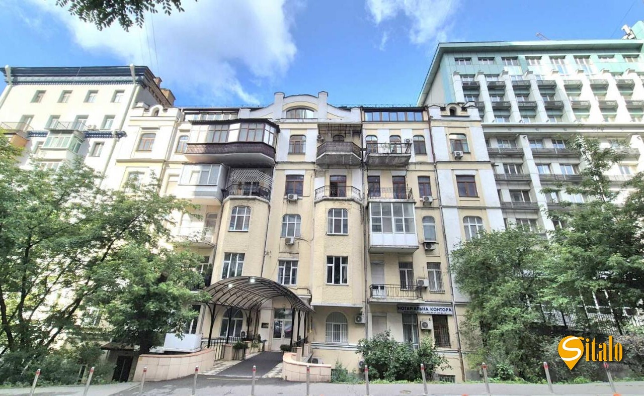 Продажа 4-комнатной квартиры 183 м², Предславинская ул., 30