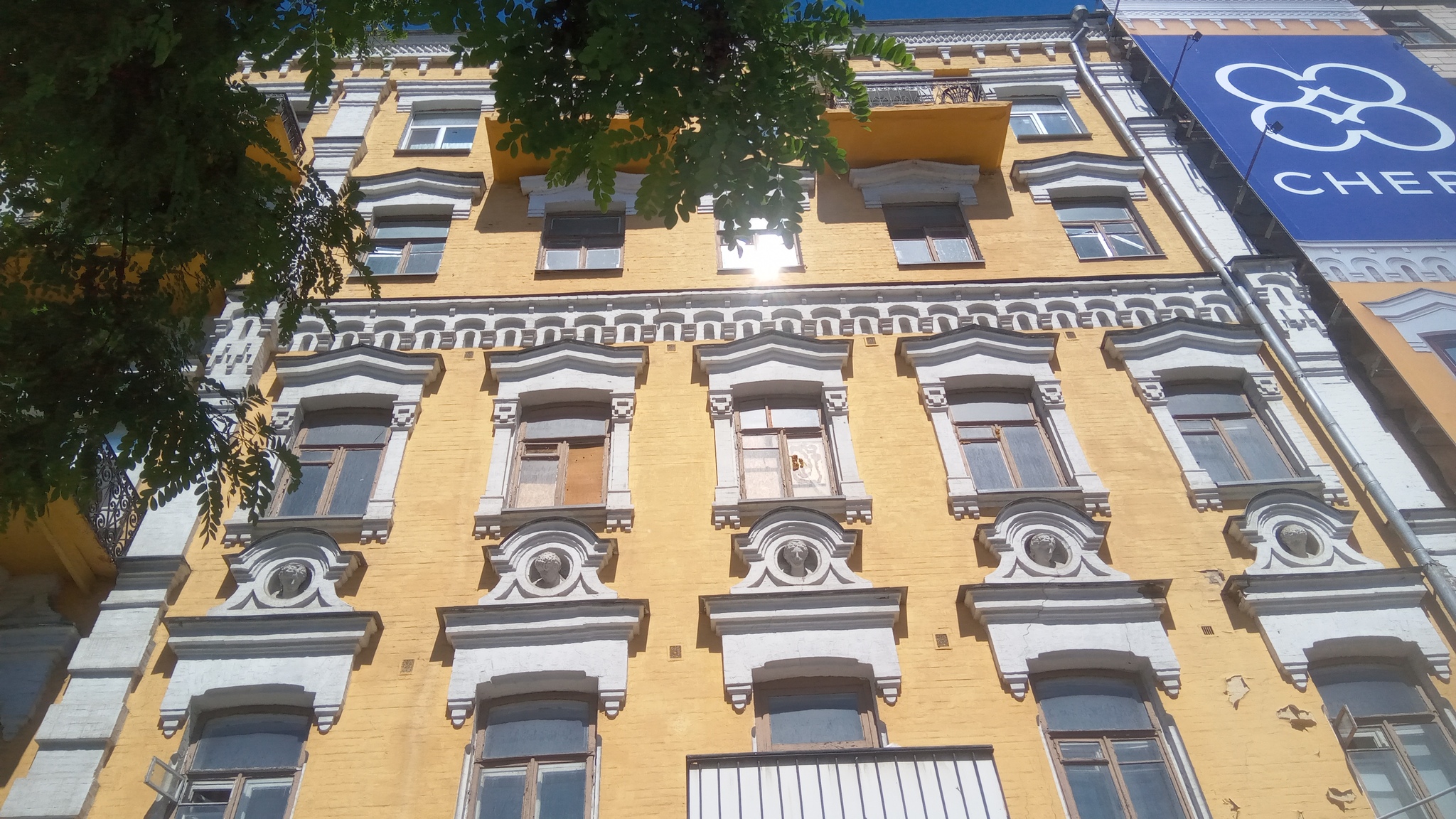 Продаж 3-кімнатної квартири 72 м², Велика Васильківська вул., 12