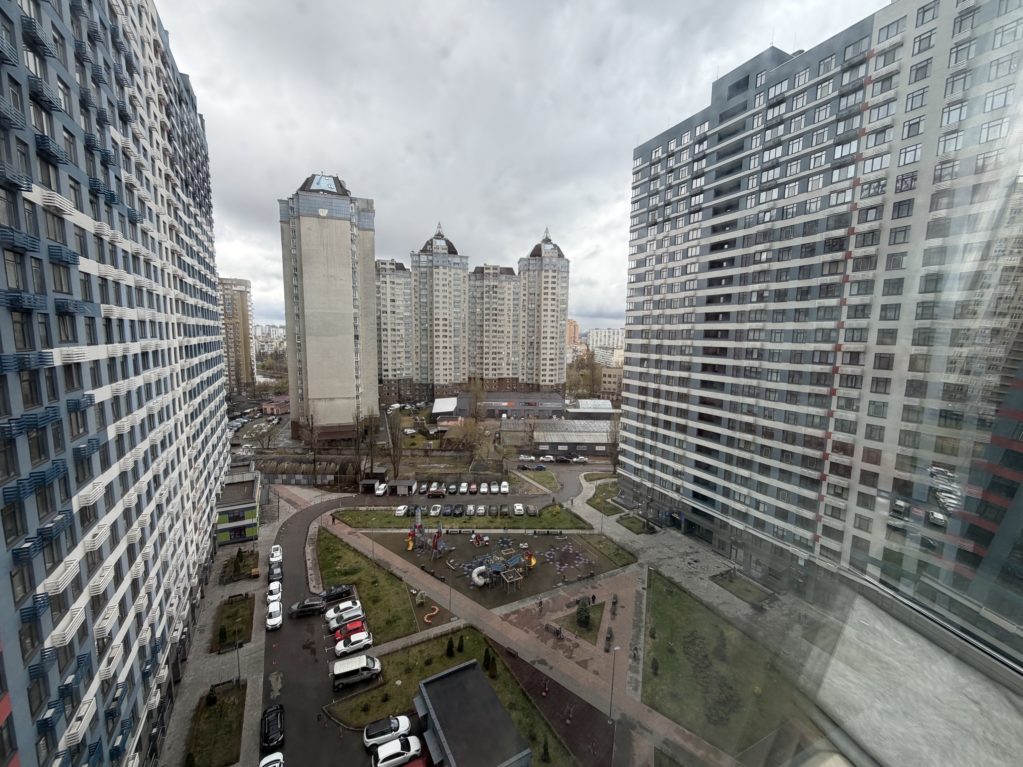 Продажа 3-комнатной квартиры 97 м², Евгения Сверстюка ул.