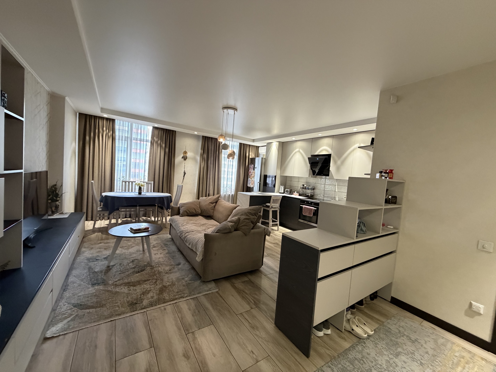 Продажа 3-комнатной квартиры 97 м², Евгения Сверстюка ул.