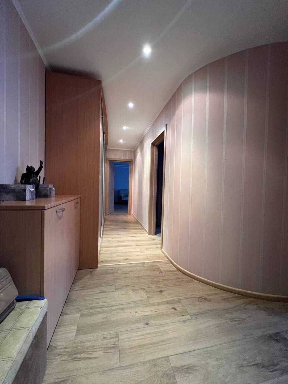 Продажа 2-комнатной квартиры 91 м², Василия Тютюнника ул., 32