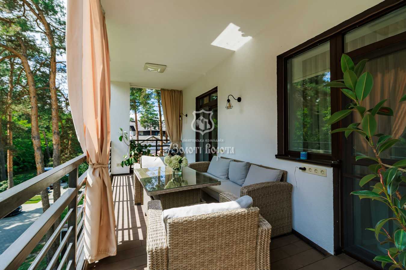 Продаж 3-кімнатної квартири 112 м², Підлісна вул., 15