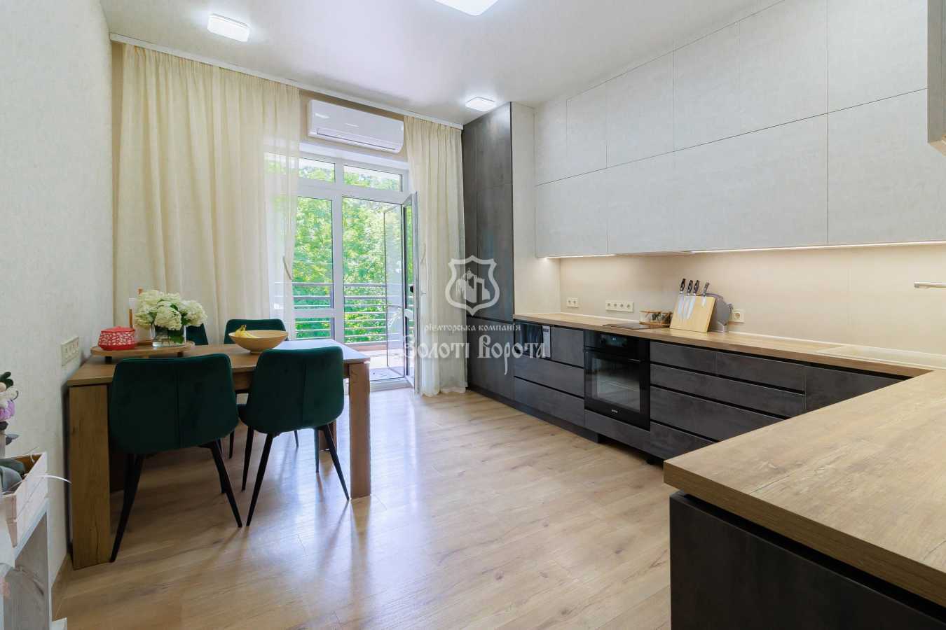 Продаж 3-кімнатної квартири 112 м², Підлісна вул., 15