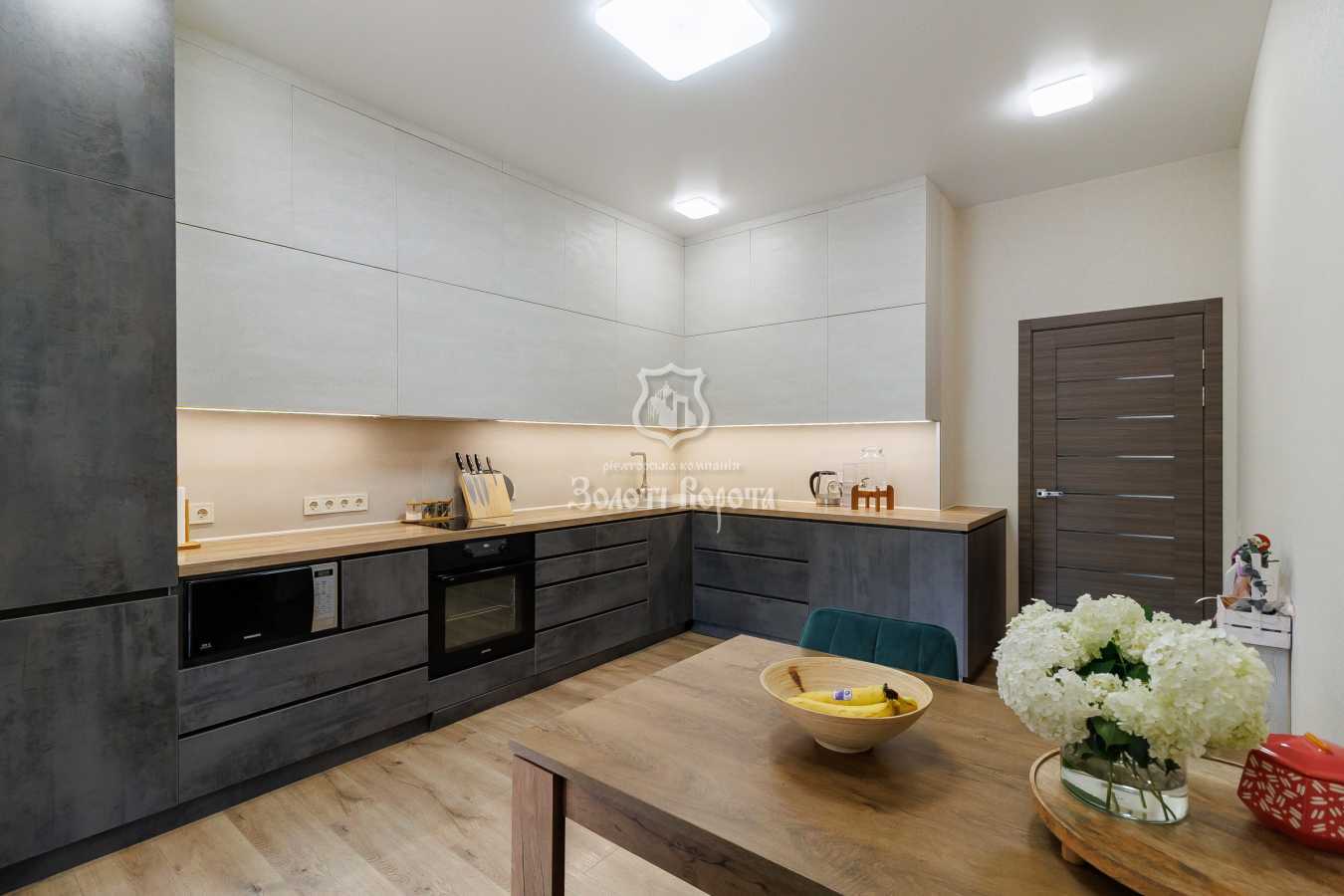 Продаж 3-кімнатної квартири 112 м², Підлісна вул., 15