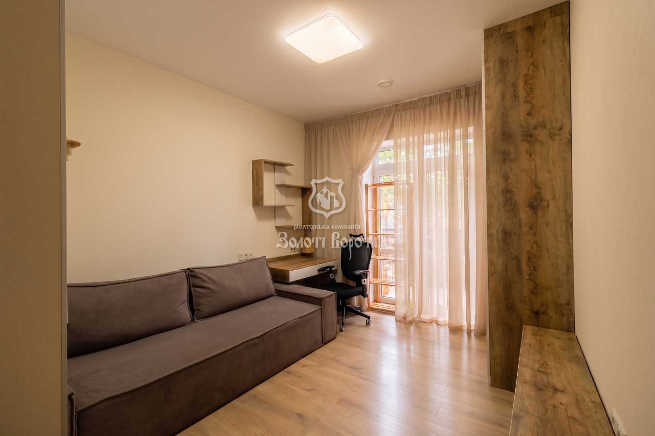 Продаж 3-кімнатної квартири 112 м², Підлісна вул., 15