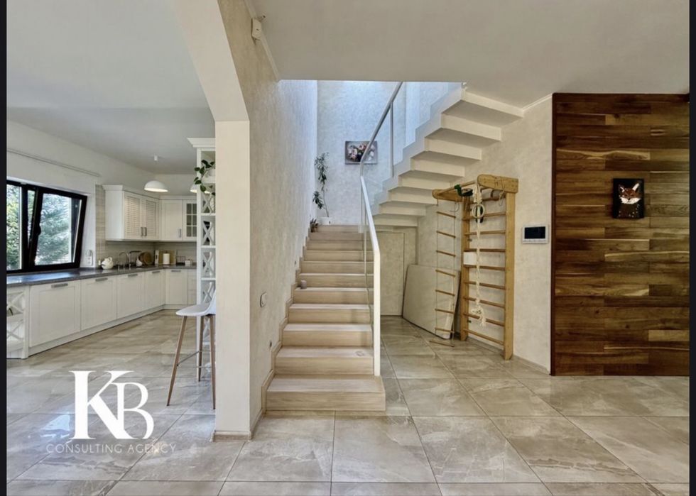Оренда будинку 245 м²