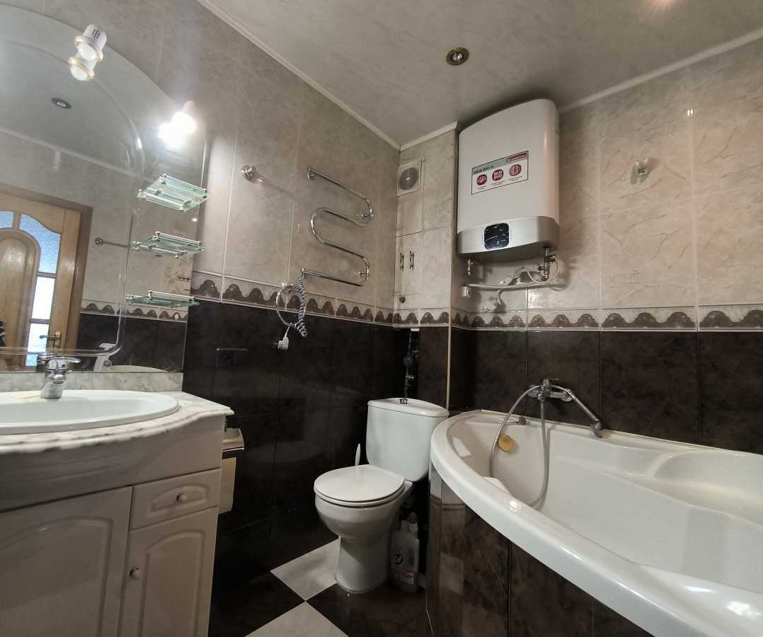 Продажа 3-комнатной квартиры 69 м², Ивана Миколайчука ул., 17