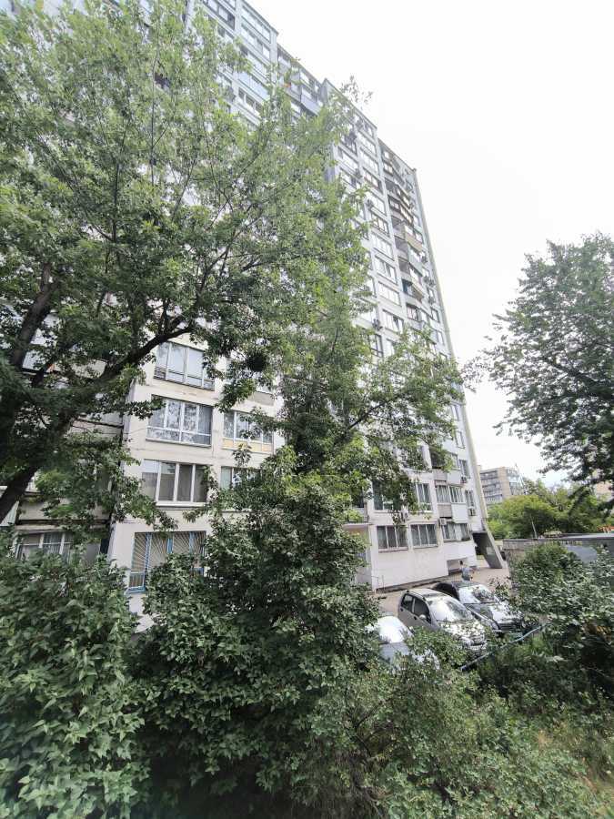 Продажа 3-комнатной квартиры 69 м², Ивана Миколайчука ул., 17