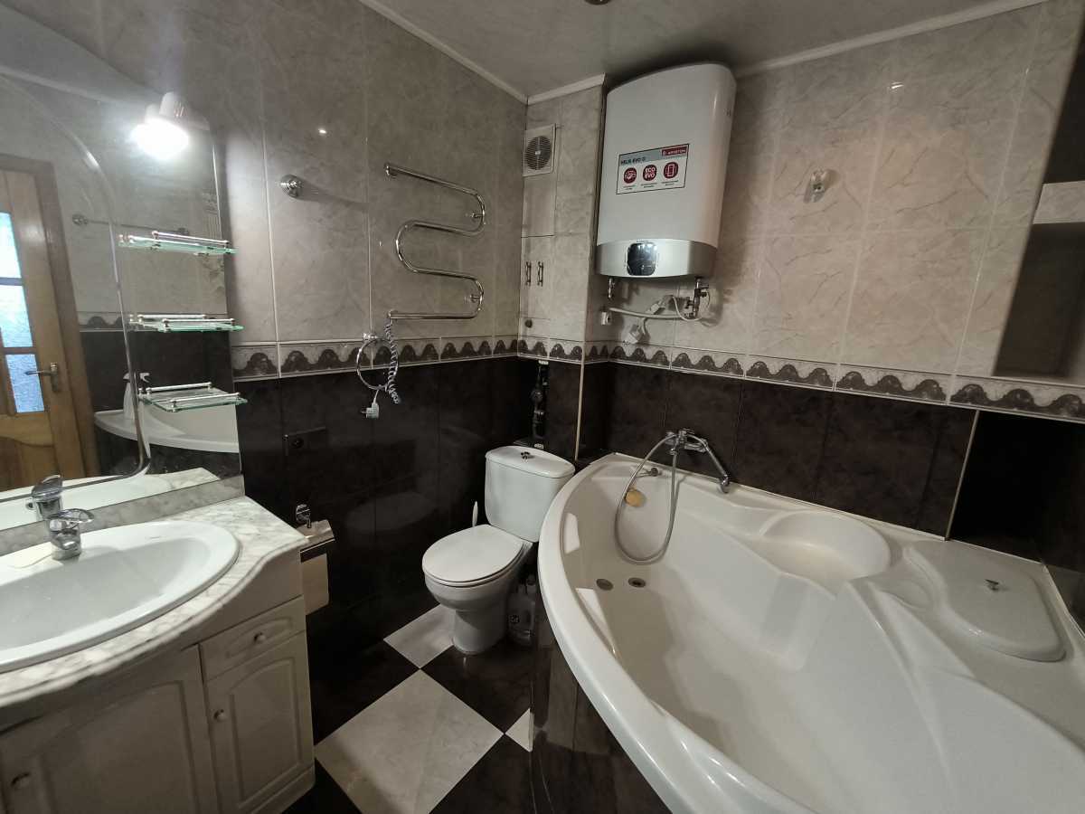 Продажа 3-комнатной квартиры 69 м², Ивана Миколайчука ул., 17