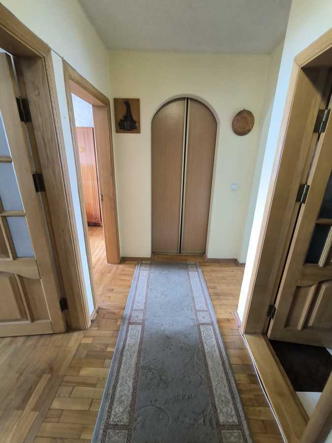 Продажа 3-комнатной квартиры 69 м², Ивана Миколайчука ул., 17