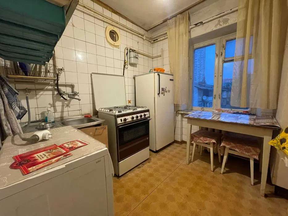 Продаж 2-кімнатної квартири 46 м², Будівельників вул., 12