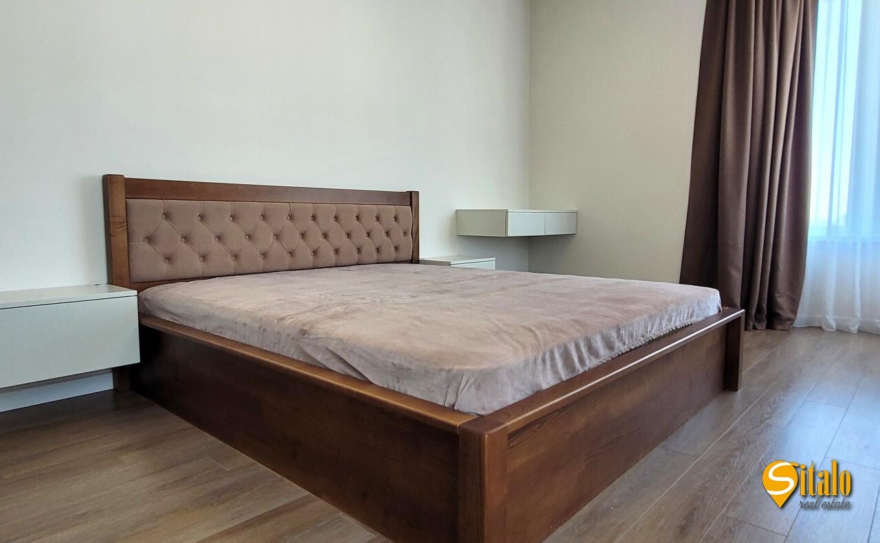 Продаж 3-кімнатної квартири 87 м², Дніпровська наб., 26