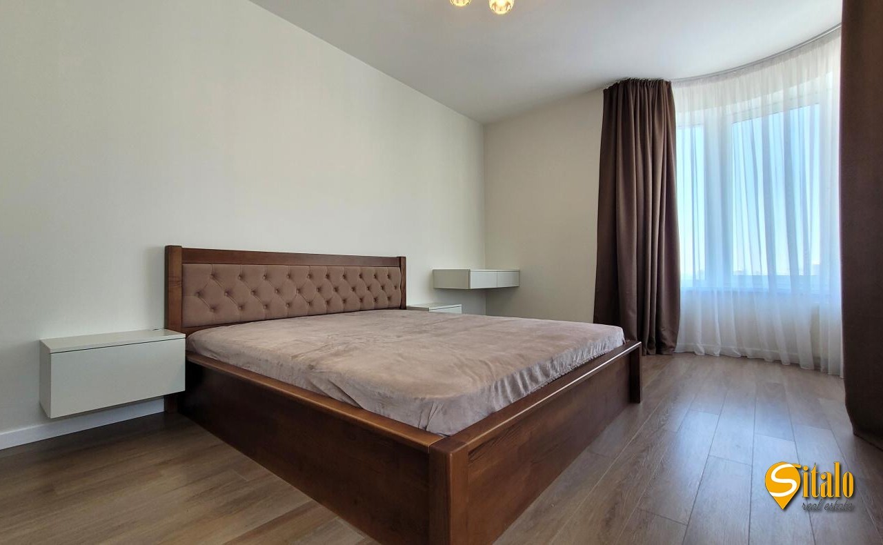Продаж 3-кімнатної квартири 87 м², Дніпровська наб., 26