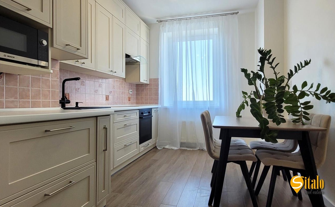 Продаж 3-кімнатної квартири 87 м², Дніпровська наб., 26