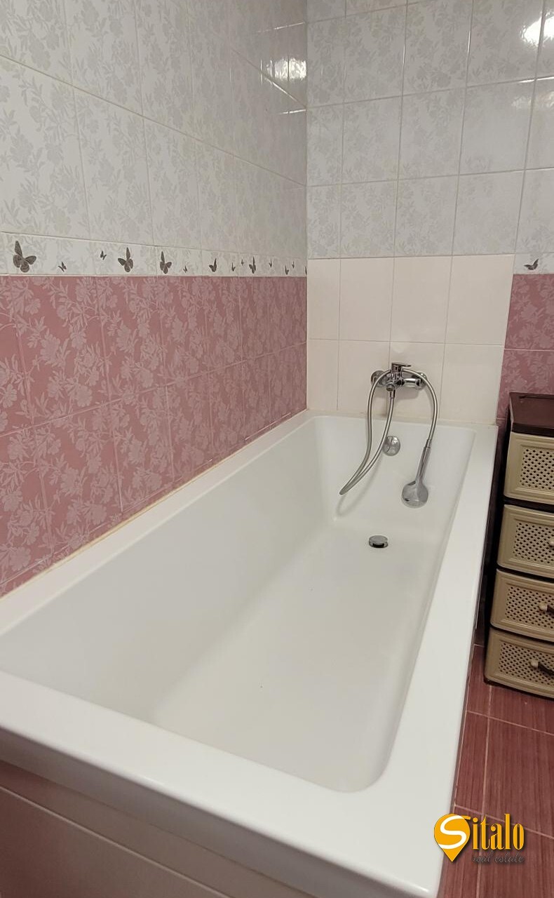 Продаж 3-кімнатної квартири 87 м², Дніпровська наб., 26