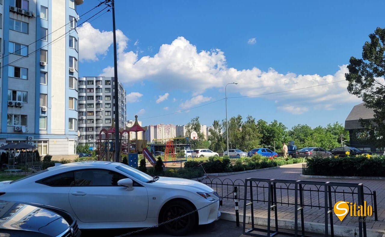 Продаж 3-кімнатної квартири 87 м², Дніпровська наб., 26