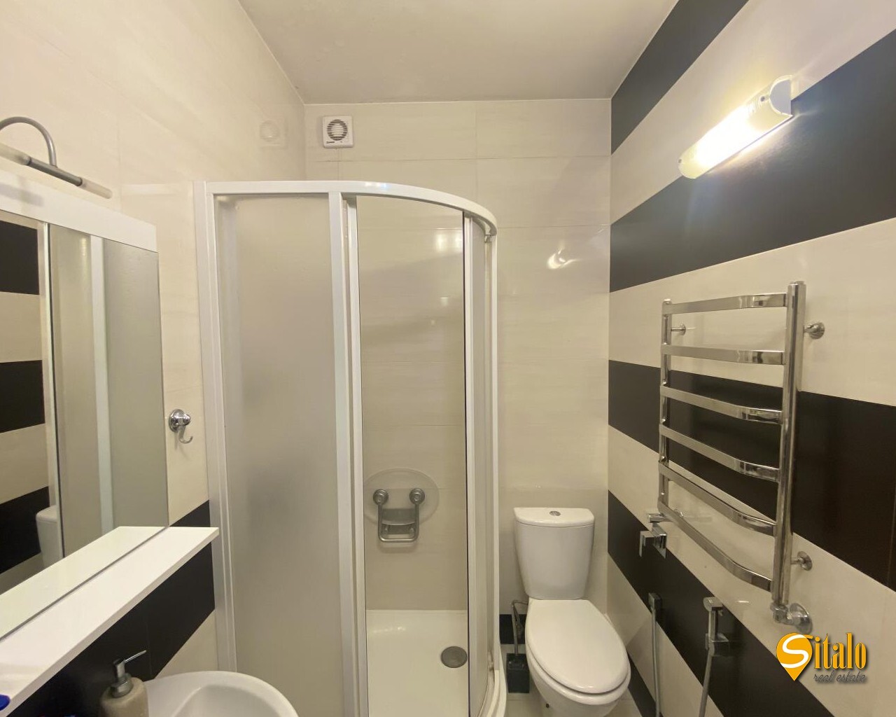 Продаж будинку 330 м²