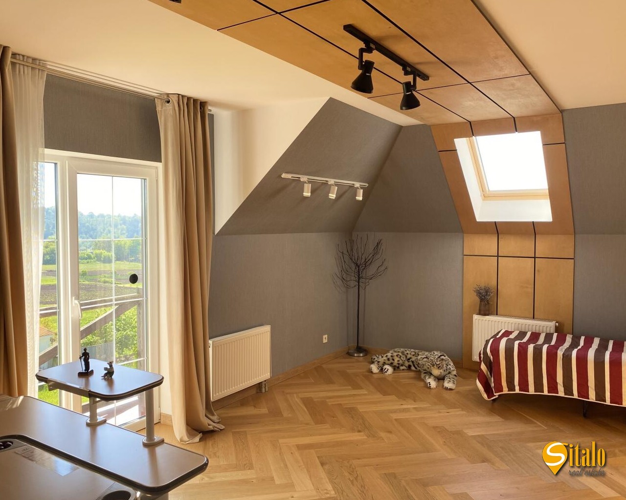Продаж будинку 330 м²