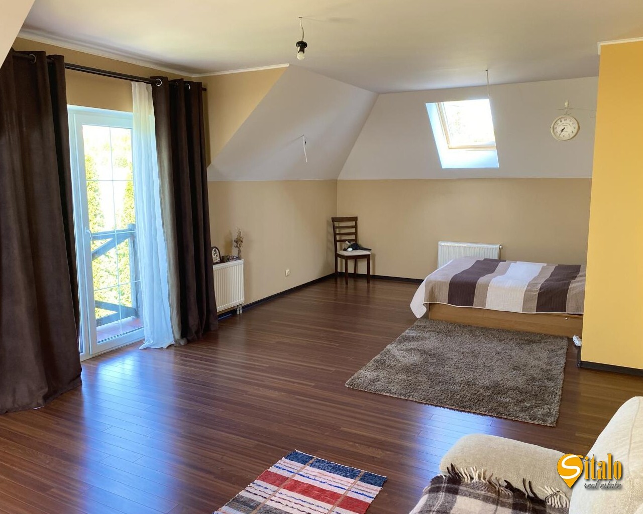 Продаж будинку 330 м²