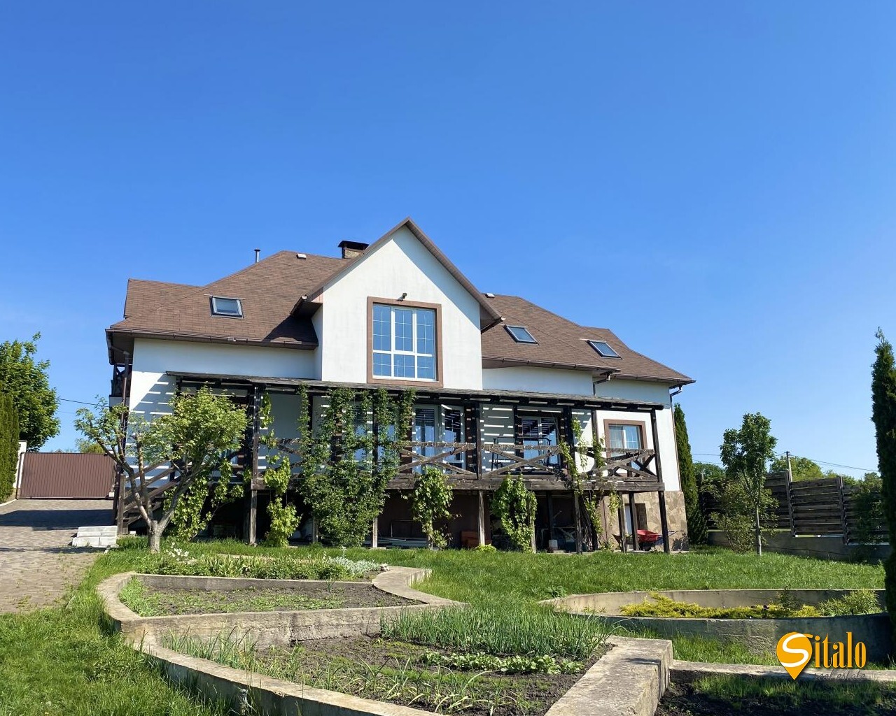Продаж будинку 330 м²