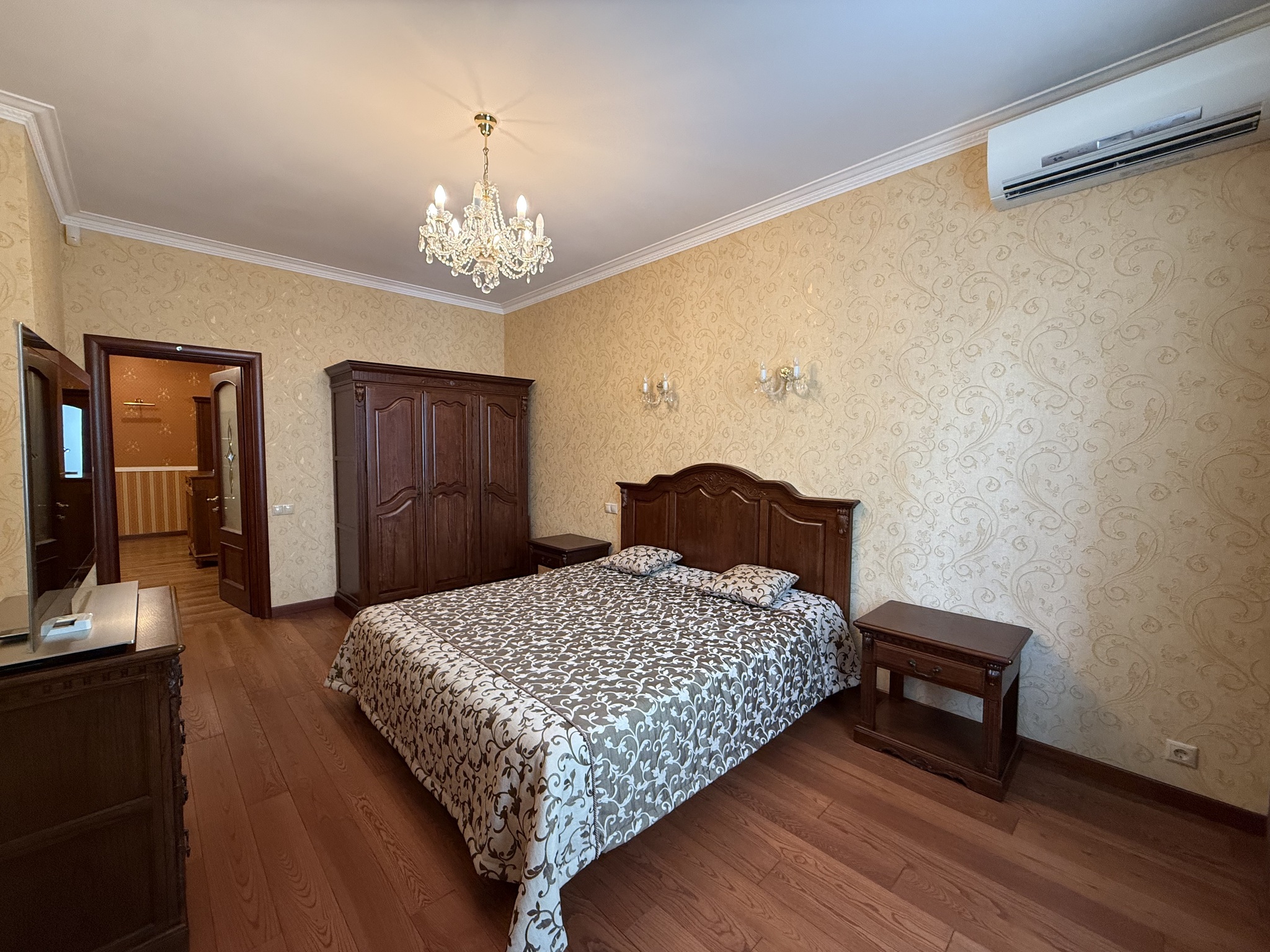 Продаж 5-кімнатної квартири 185 м², Вишгородська вул., 45Б/2