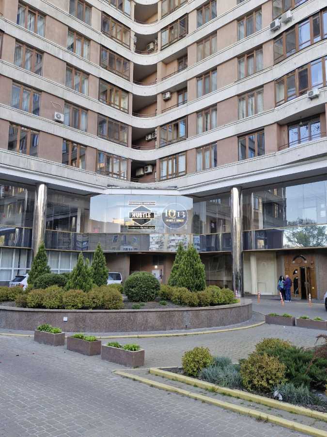 Продажа 3-комнатной квартиры 134 м², Жилянская ул., 59