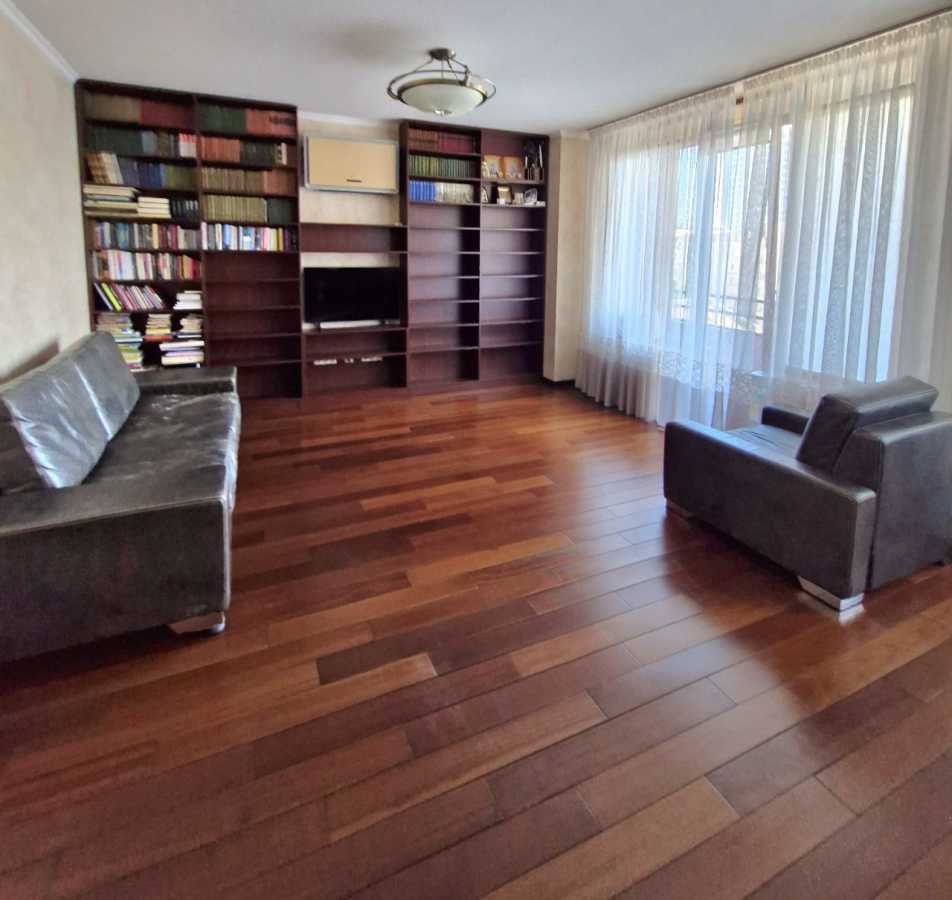 Продажа 3-комнатной квартиры 134 м², Жилянская ул., 59
