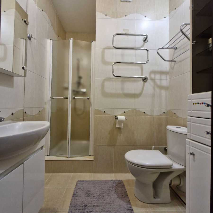 Продажа 3-комнатной квартиры 134 м², Жилянская ул., 59