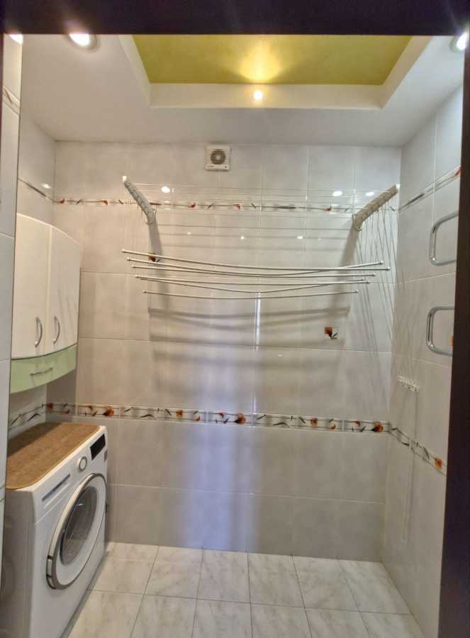 Продажа 3-комнатной квартиры 134 м², Жилянская ул., 59