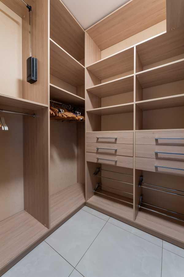 Продажа 4-комнатной квартиры 150 м², Авиаконструктора Игоря Сикорского ул., 1