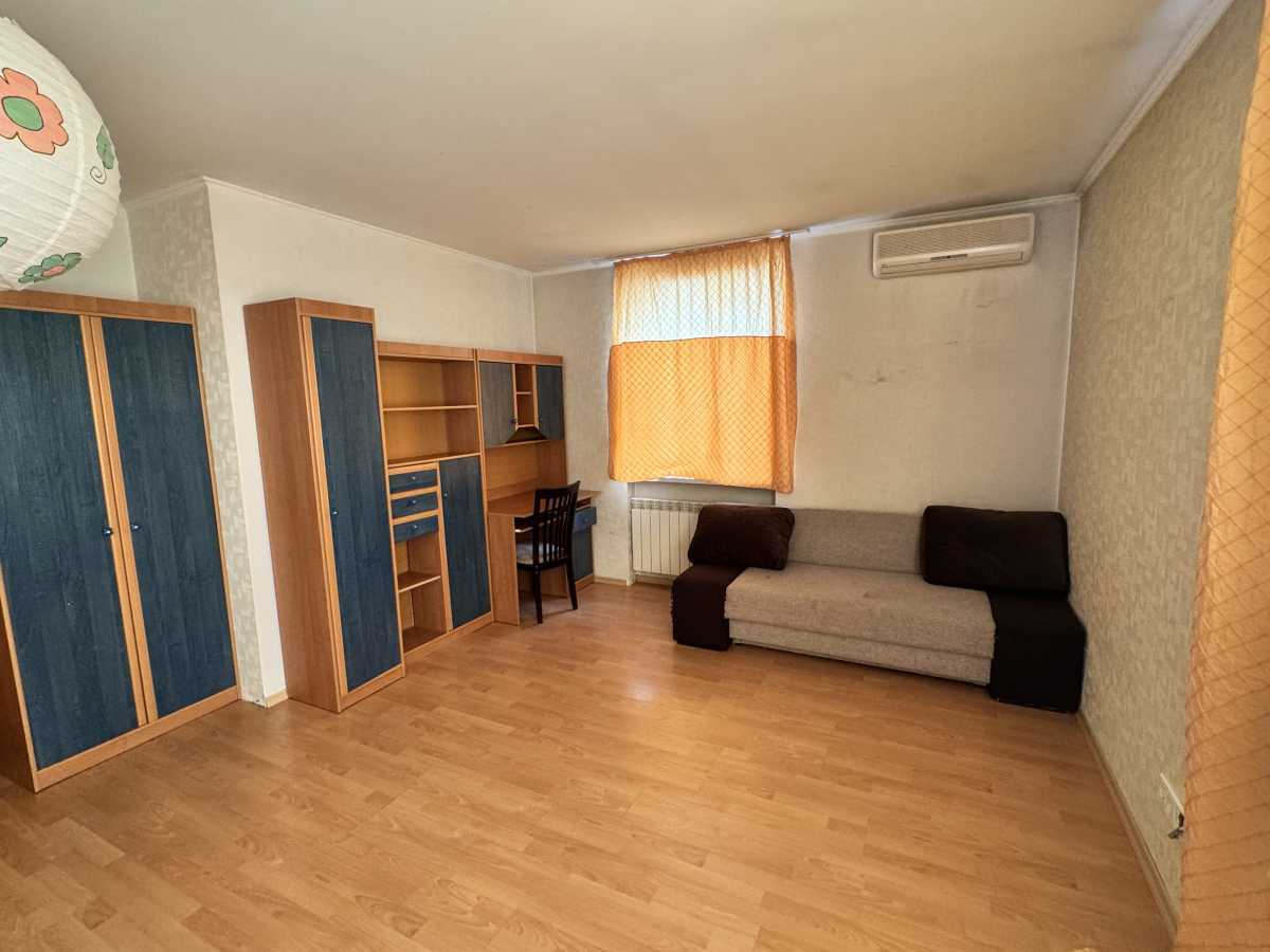 Продажа 4-комнатной квартиры 130 м², Звездный бул., 1