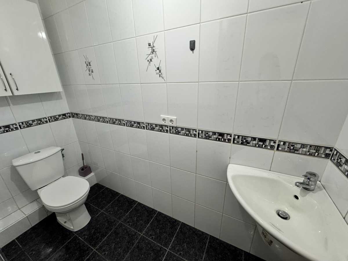 Продажа 4-комнатной квартиры 130 м², Звездный бул., 1