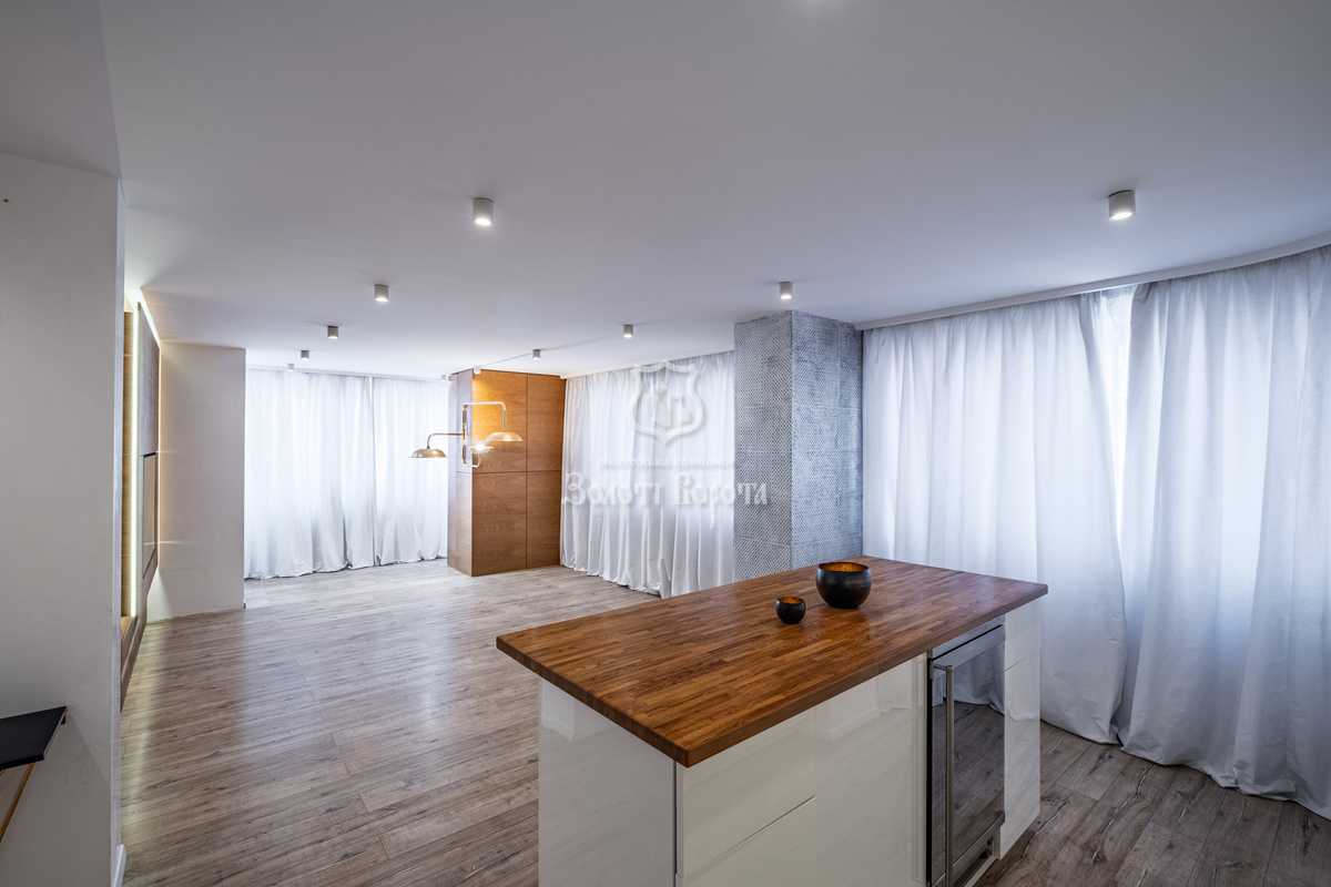 Продажа 3-комнатной квартиры 117.5 м², Анны Ахматовой ул., 13Д