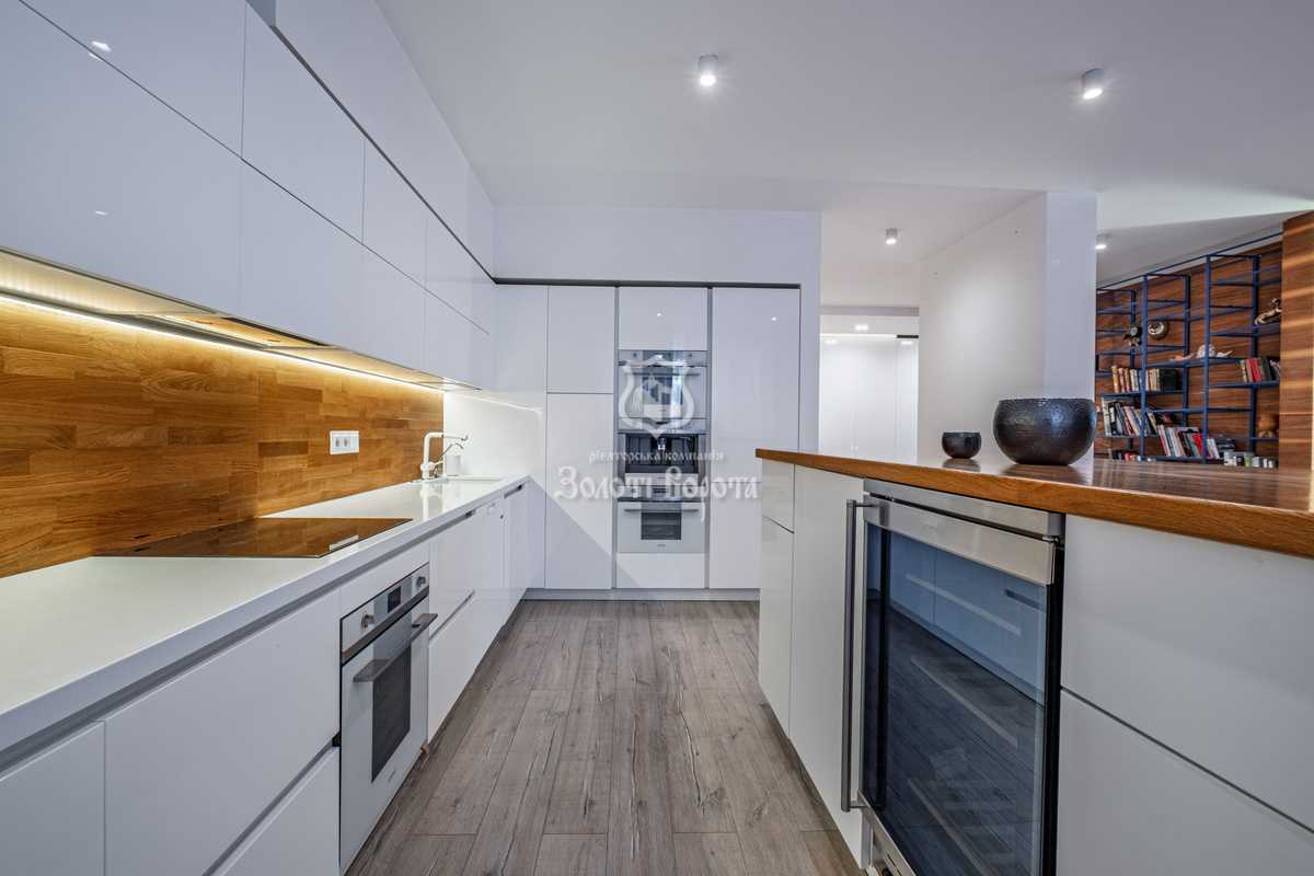 Продажа 3-комнатной квартиры 117.5 м², Анны Ахматовой ул., 13Д