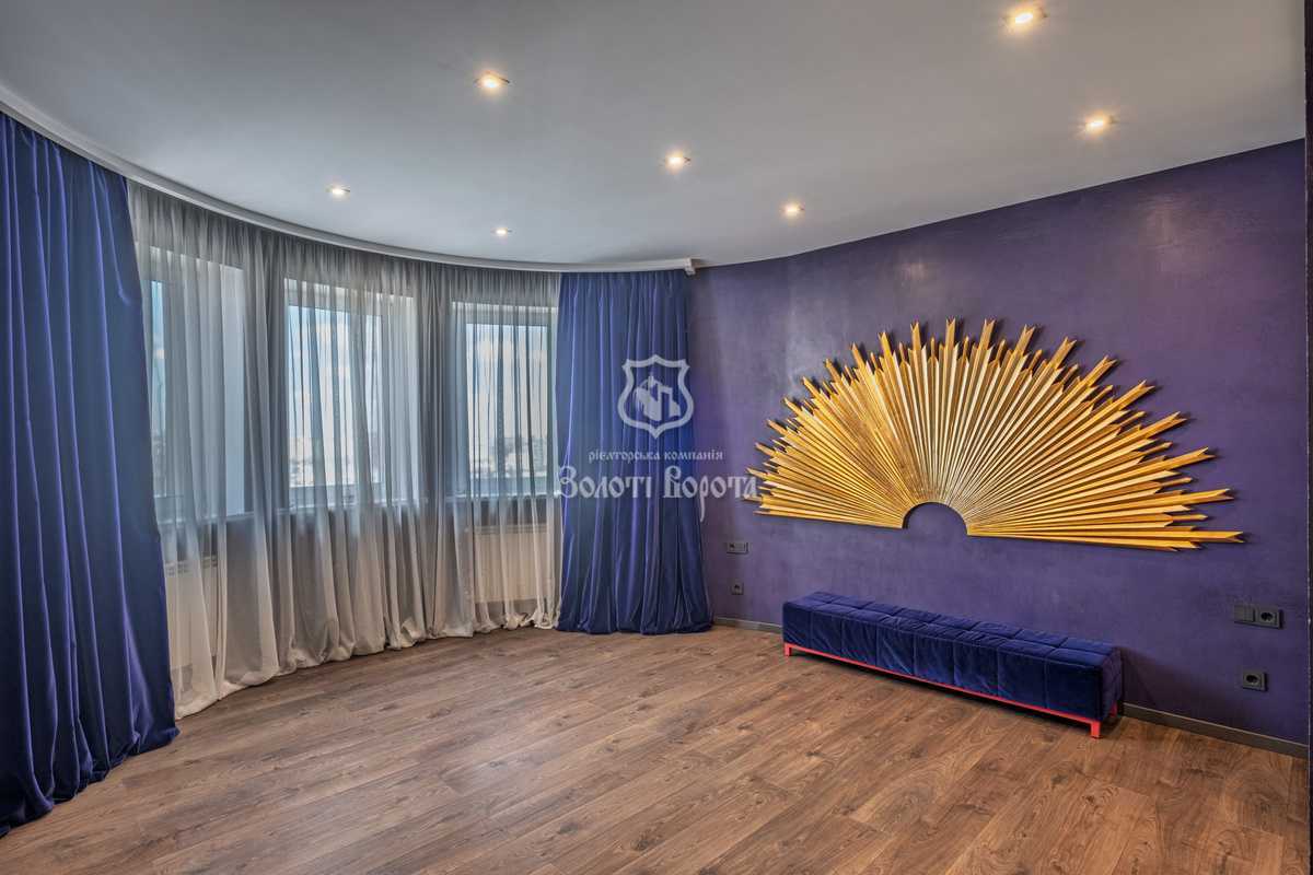 Продажа 3-комнатной квартиры 117.5 м², Анны Ахматовой ул., 13Д