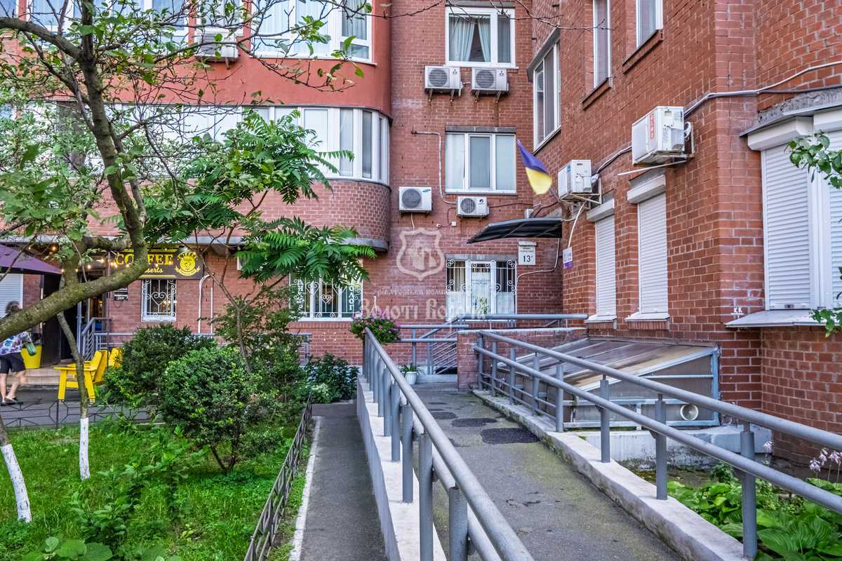 Продажа 3-комнатной квартиры 117.5 м², Анны Ахматовой ул., 13Д