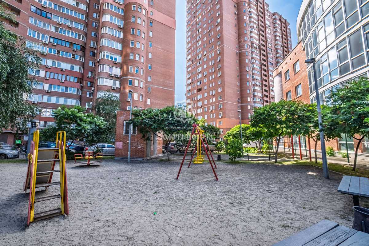 Продажа 3-комнатной квартиры 117.5 м², Анны Ахматовой ул., 13Д