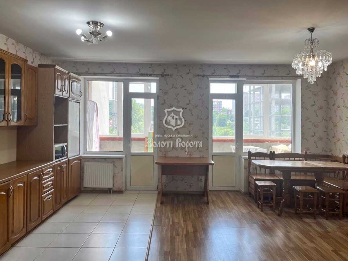 Продаж 2-кімнатної квартири 76.1 м², Академічна, 28
