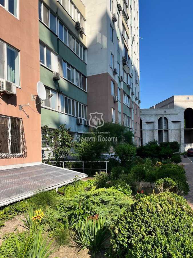 Продаж 2-кімнатної квартири 76.1 м², Академічна, 28