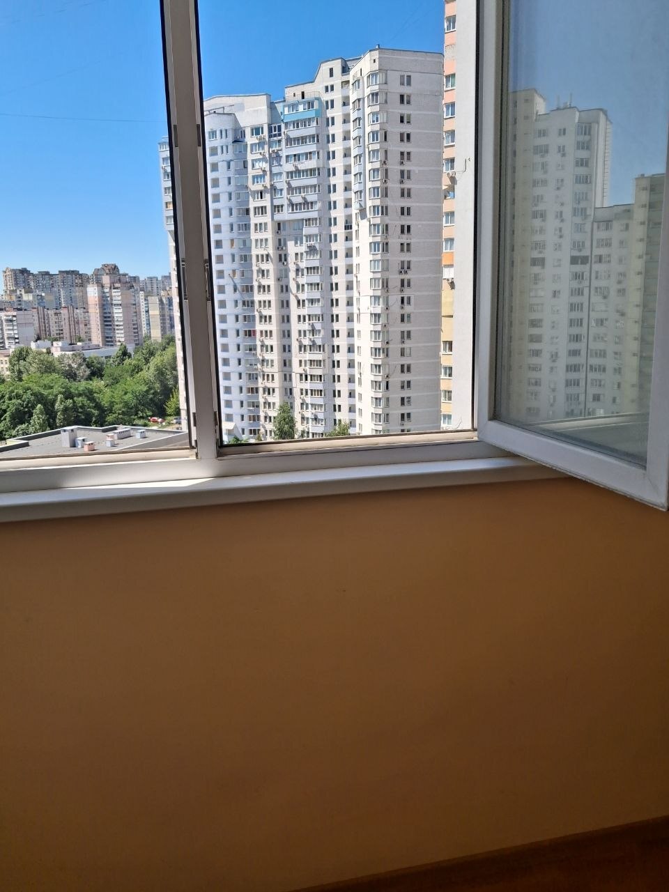 Продажа 1-комнатной квартиры 45 м², Драгоманова ул., 6/1