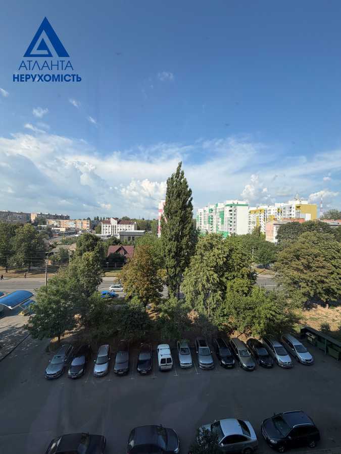 Продаж 3-кімнатної квартири 69.5 м², Захисників України, 29