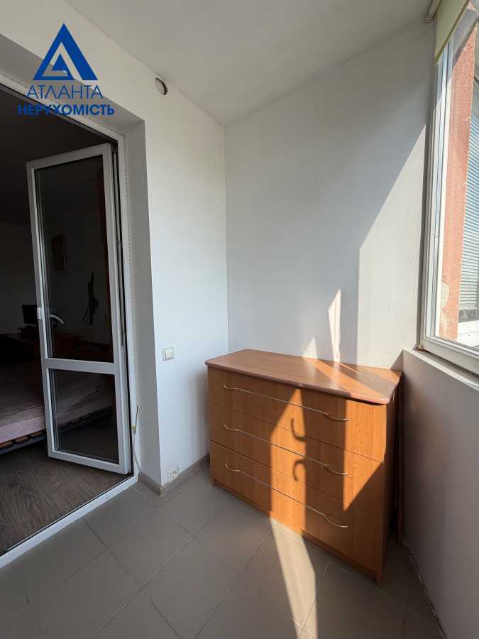 Продаж 3-кімнатної квартири 69.5 м², Захисників України, 29