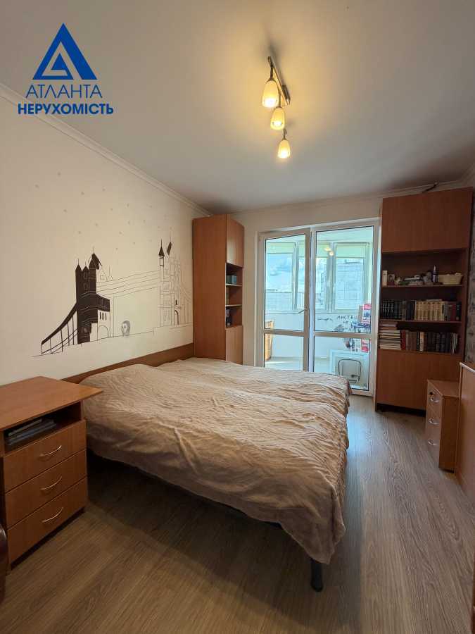 Продаж 3-кімнатної квартири 69.5 м², Захисників України, 29