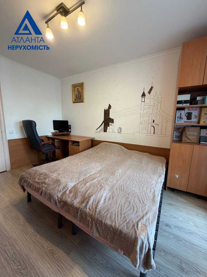 Продаж 3-кімнатної квартири 69.5 м², Захисників України, 29