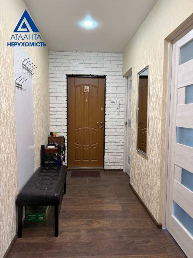 Продаж 3-кімнатної квартири 69.5 м², Захисників України, 29