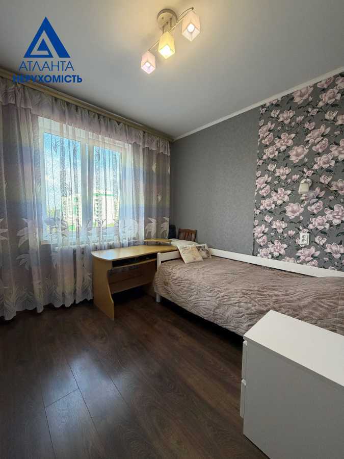 Продаж 3-кімнатної квартири 69.5 м², Захисників України, 29